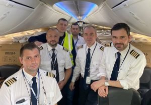 Eroii zilei: piloții Tarom au adus în țară 9 tone de echipamente medicale cu o aeronavă modificată